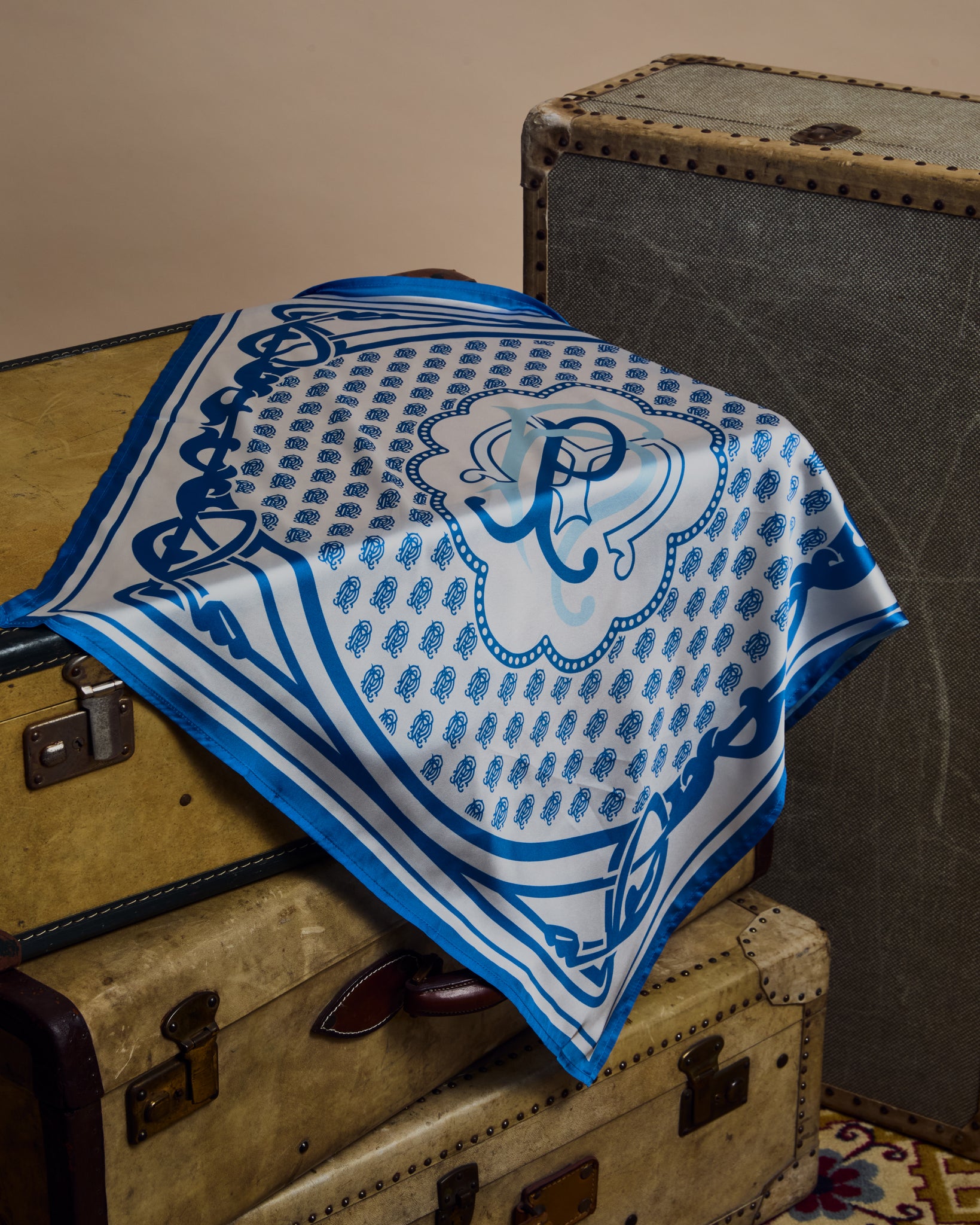 FOULARD PALACE MAFIA HOTELS