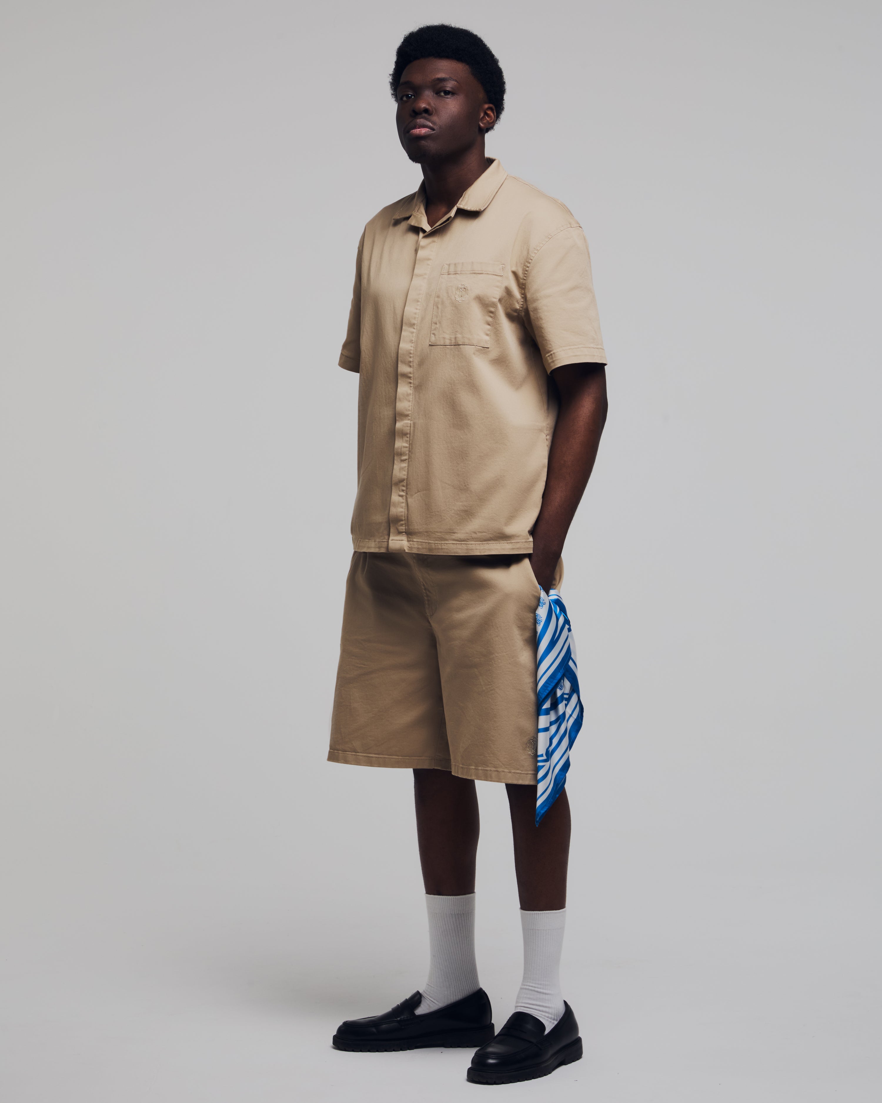 Hotel Foulard Bleu Nuit Carré De Soie 90, Twill De Soie Imprimé